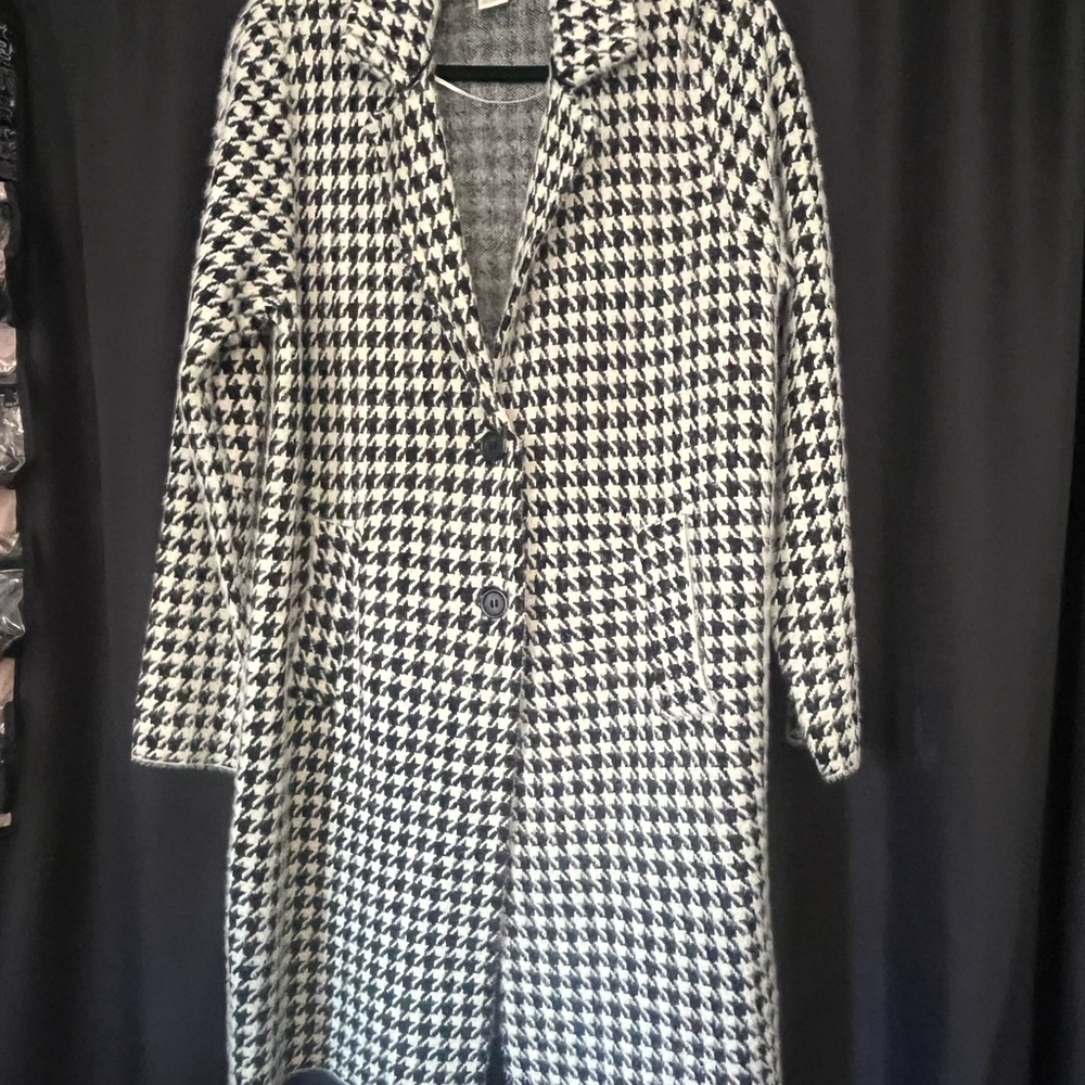 Max Studio Black and White Houndstooth Trench Coat